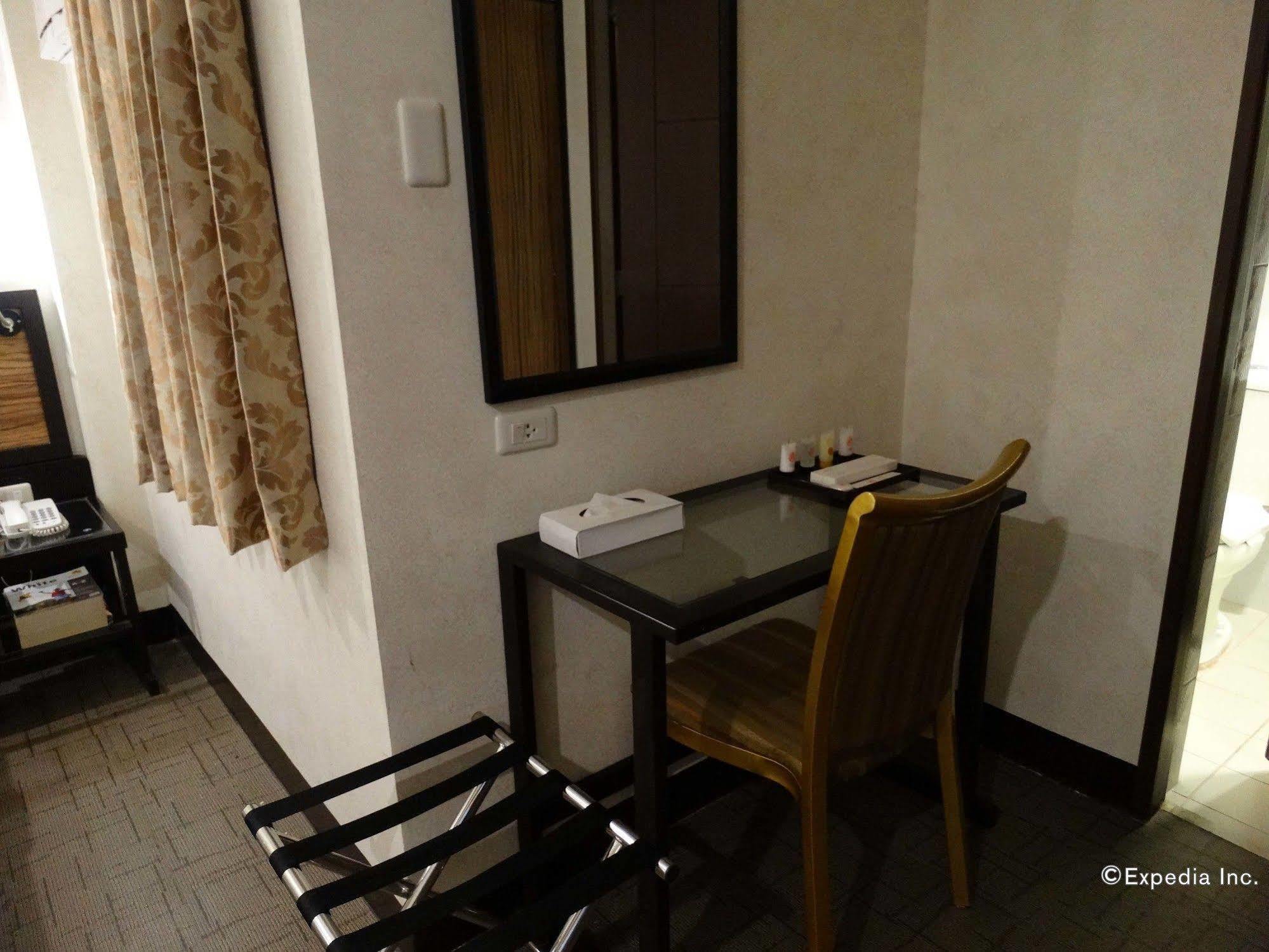 D Circle Hotel Μανίλα Εξωτερικό φωτογραφία