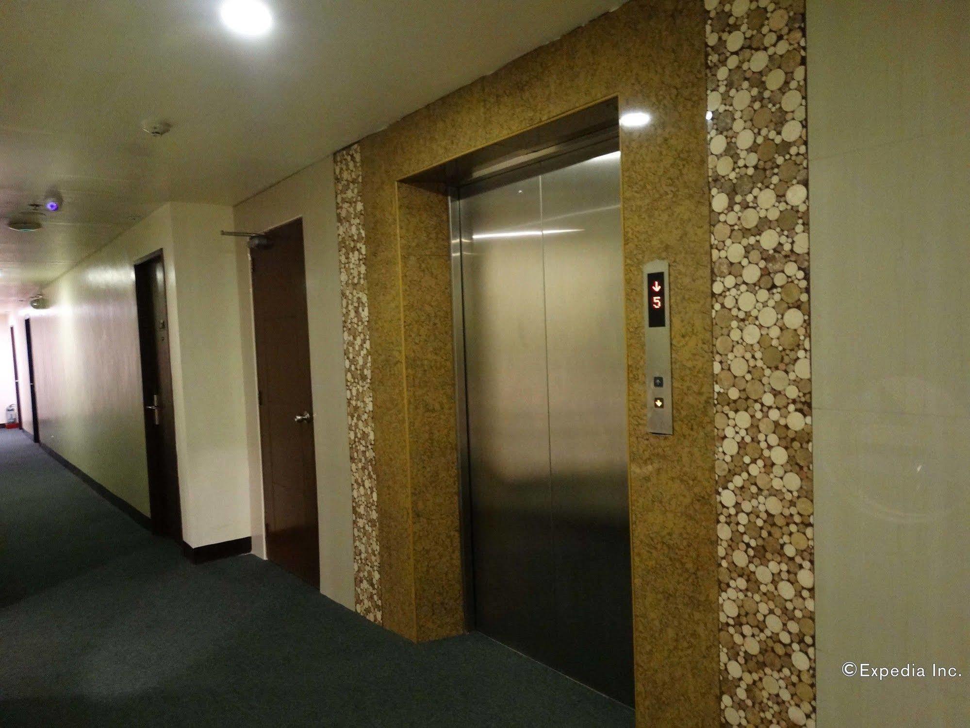 D Circle Hotel Μανίλα Εξωτερικό φωτογραφία